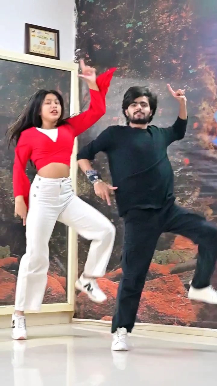 Kissik ??| Pushpa -2 | Trending Shorts #dance #dancevideo #shorts #youtubeshorts #love #cute #reels